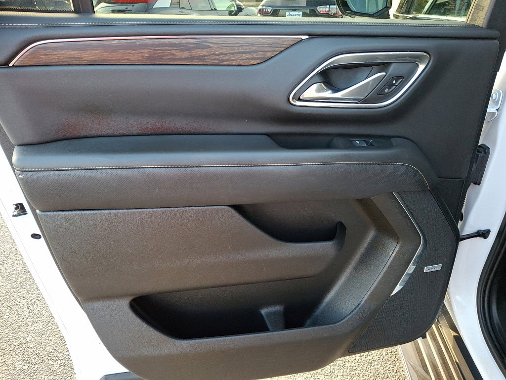 Used 2023 Chevrolet Suburban Premier image 19