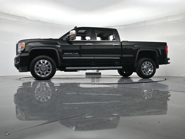 Used 2018 GMC Sierra 2500 Denali w/ Duramax Plus Package AWD/4WD image 40