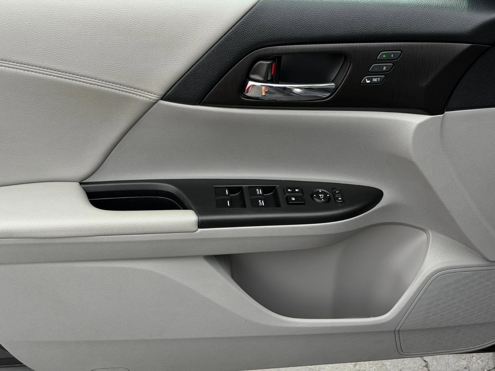 Used 2013 Honda Accord EX-L image 16