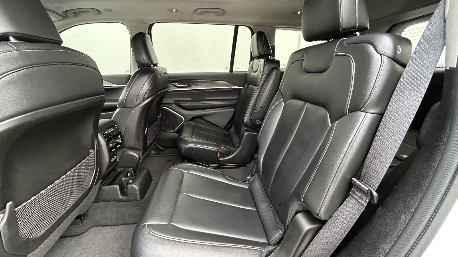 Used 2022 Jeep Grand Cherokee L Limited image 13