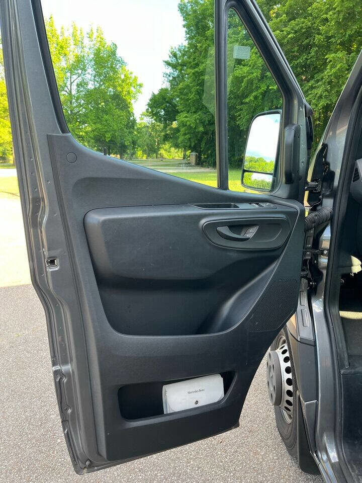 Used 2022 Mercedes-Benz Sprinter 4500 image 15