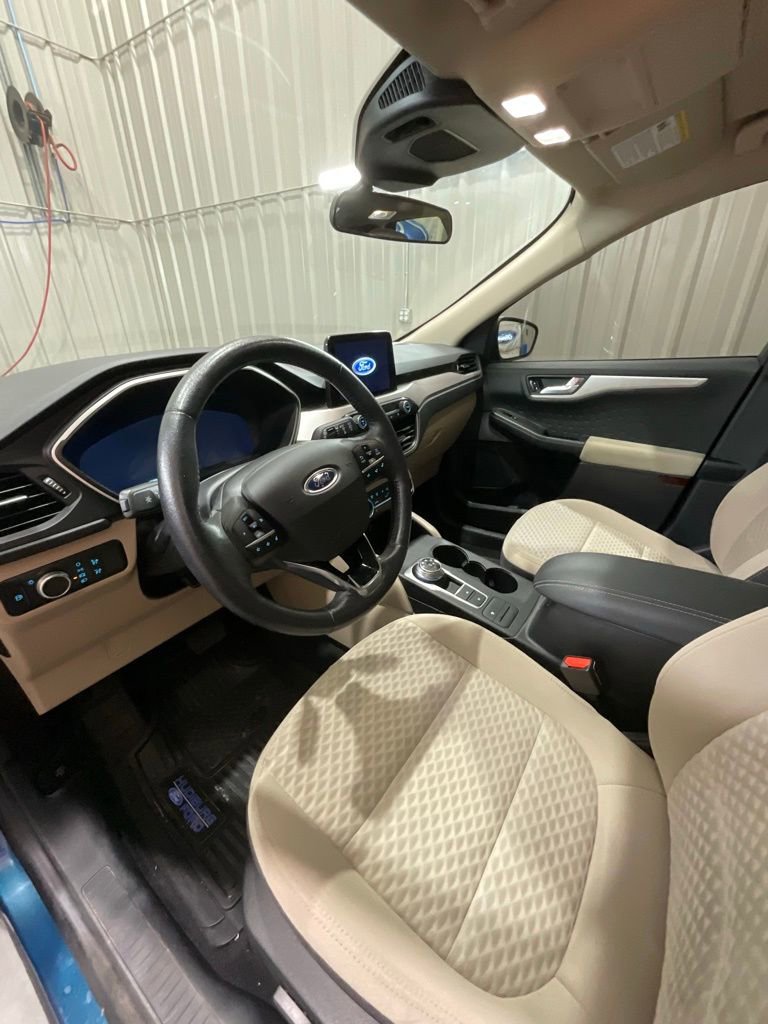 Used 2020 Ford Escape SE Sport image 9
