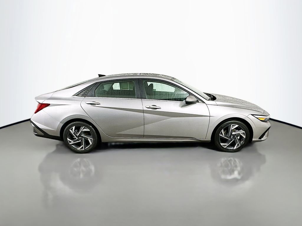 Used 2025 Hyundai Elantra SEL FWD image 7