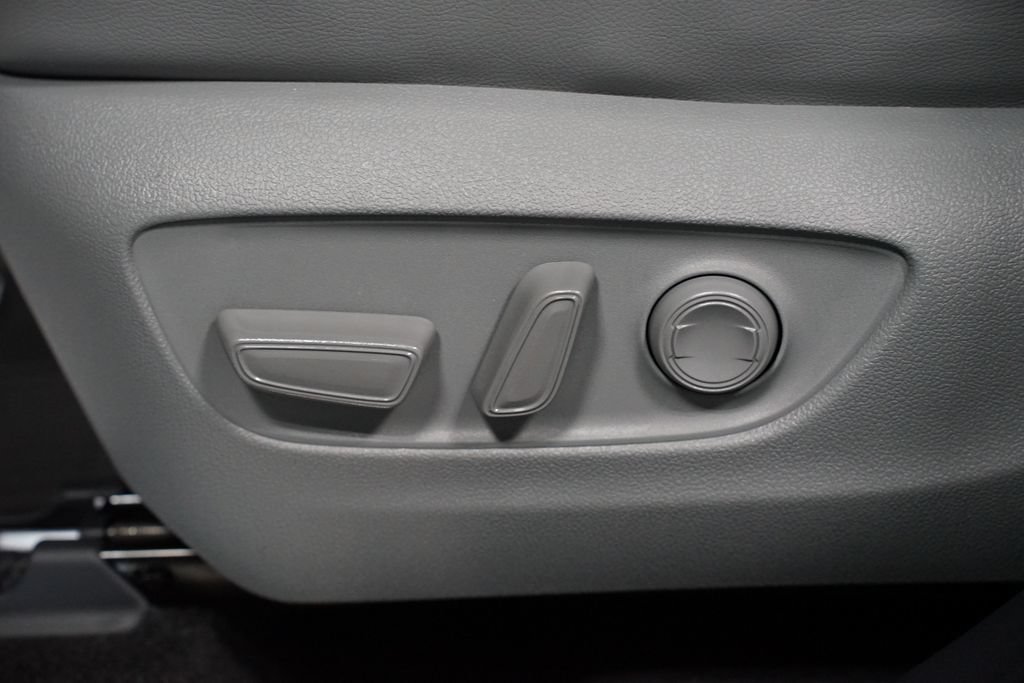 Certified 2026 Toyota Highlander Platinum AWD/4WD image 36