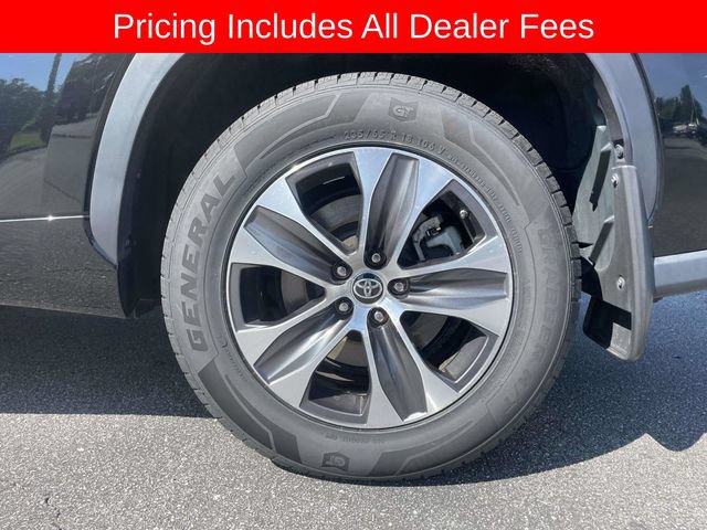 Used 2021 Toyota Highlander XLE AWD/4WD image 9