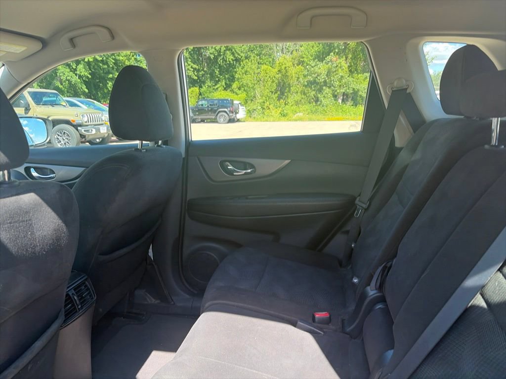 Used 2016 Nissan Rogue S AWD/4WD image 10