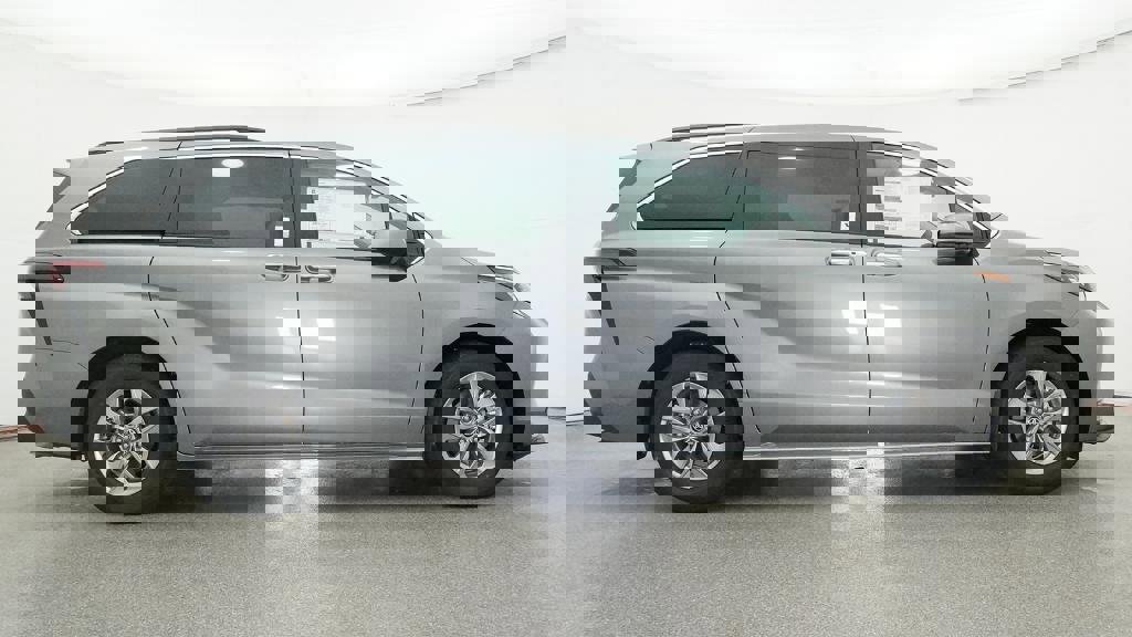 New 2026 Toyota Sienna XLE image 13