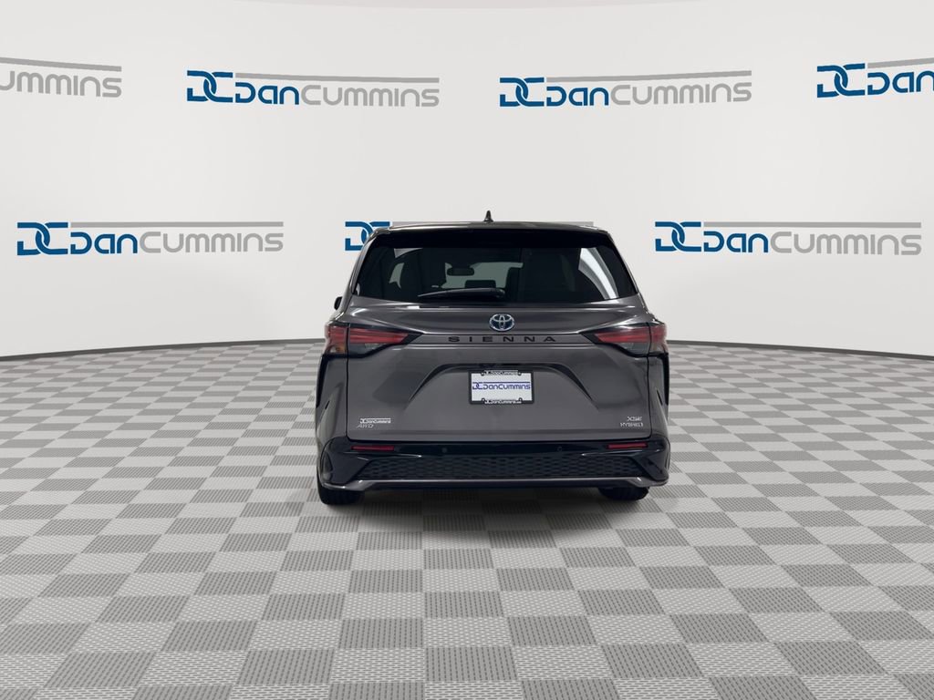 Used 2022 Toyota Sienna XSE image 7