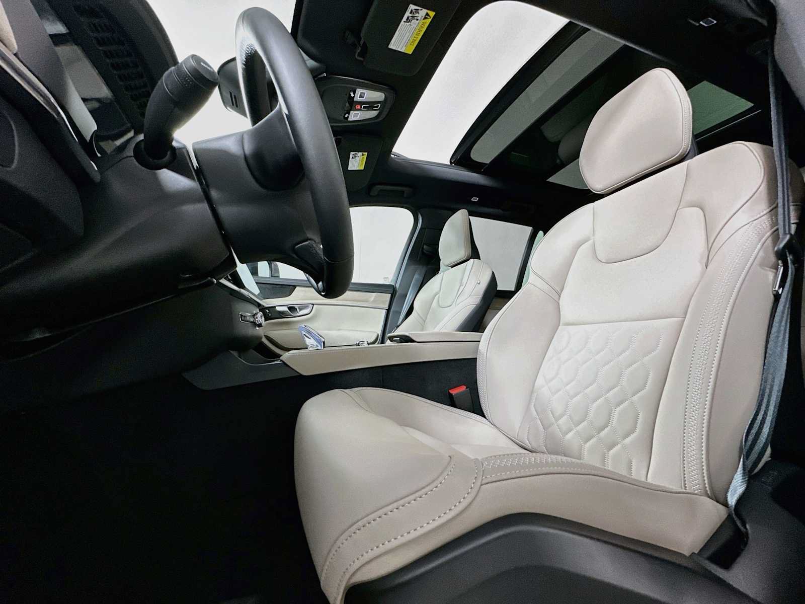 New 2026 Volvo XC90 T8 Plus w/ Protection Package AWD/4WD image 18