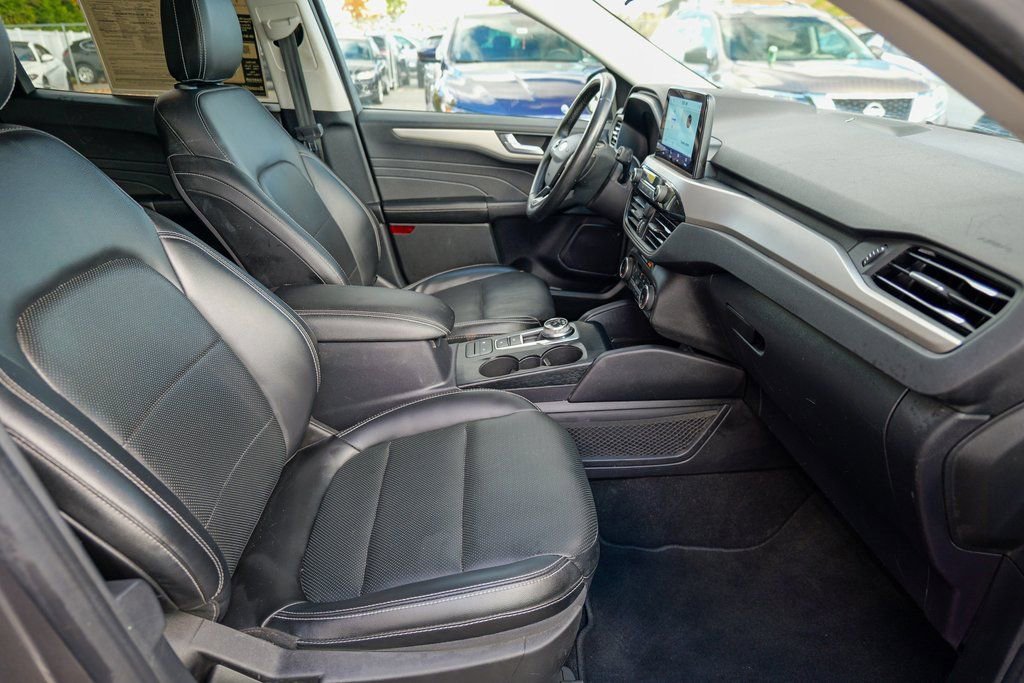 Used 2022 Ford Escape SEL w/ Technology Package image 34