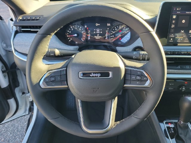 Used 2026 Jeep Compass Latitude AWD/4WD image 26