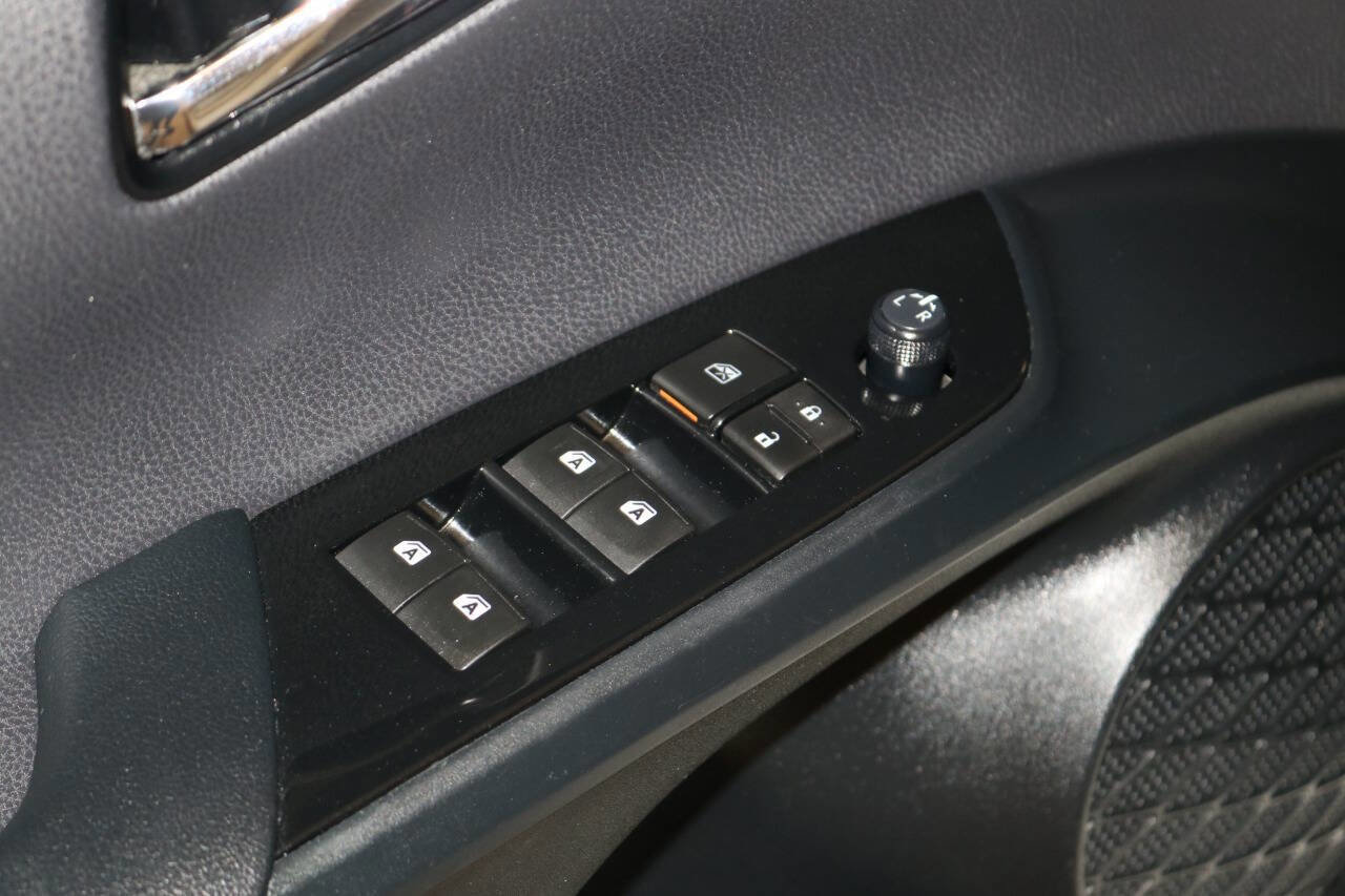 Used 2017 Toyota Prius Prime Advanced image 64