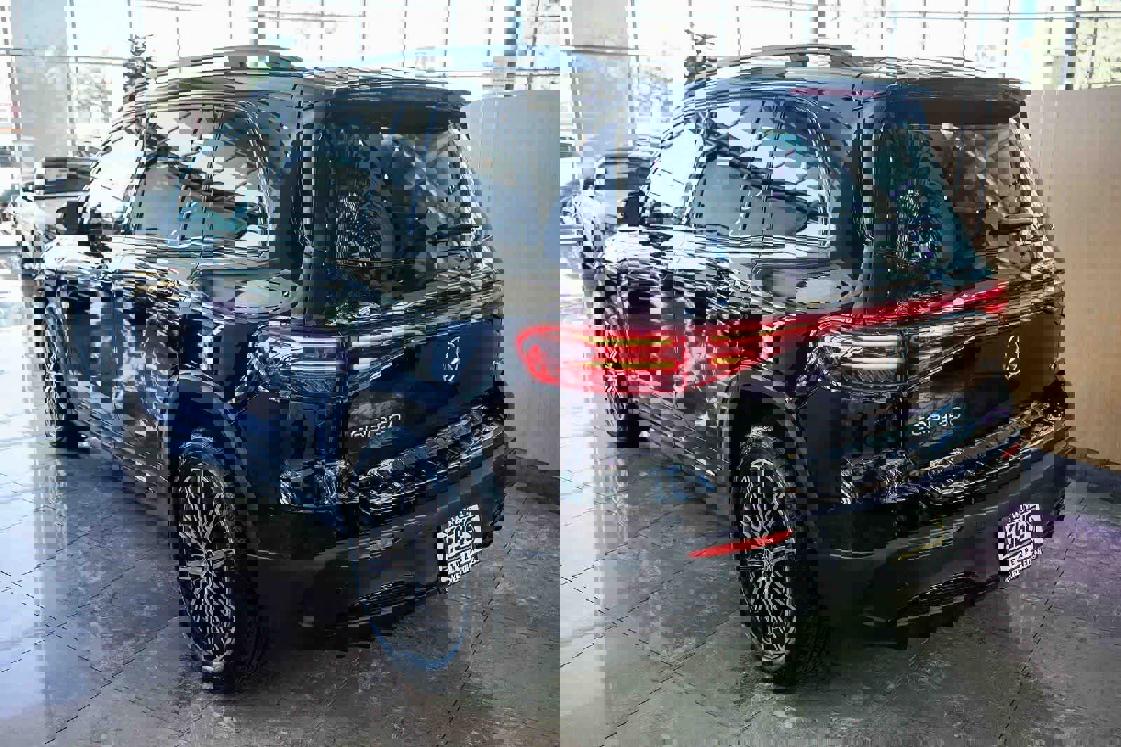 Used 2024 Mercedes-Benz EQB 350 4MATIC SUV image 2