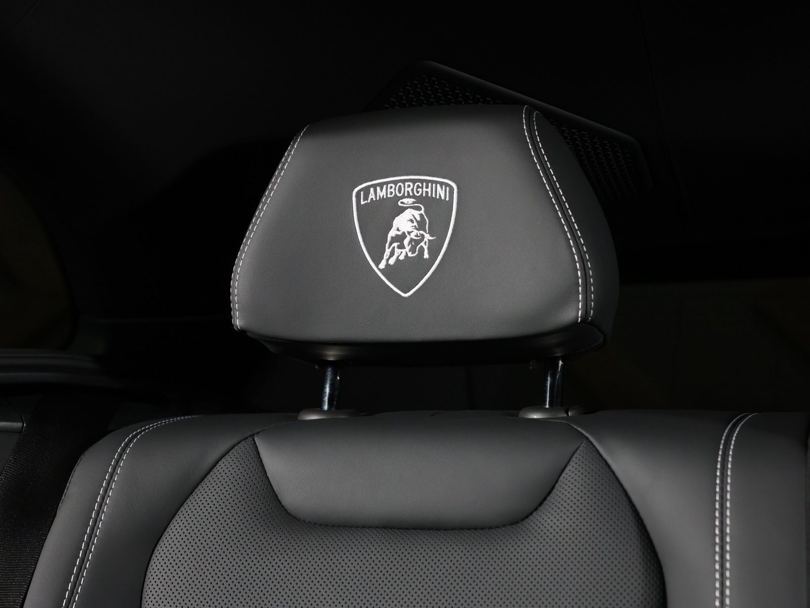 Used 2023 Lamborghini Urus Performante AWD/4WD image 14