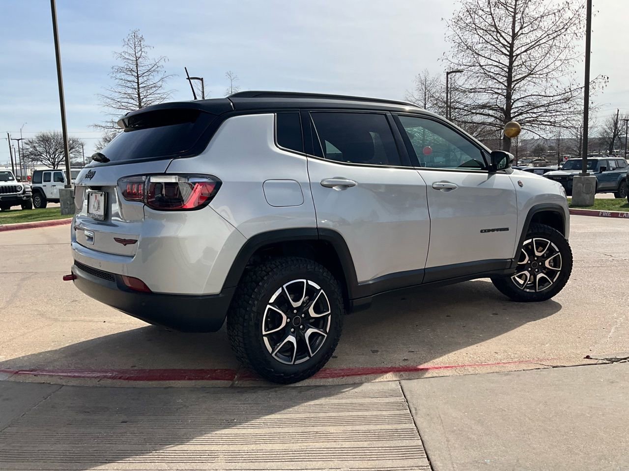 Used 2025 Jeep Compass Trailhawk image 6