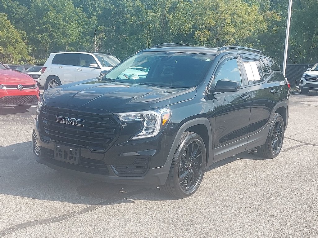 Used 2023 GMC Terrain SLE w/ Elevation Edition AWD/4WD image 3