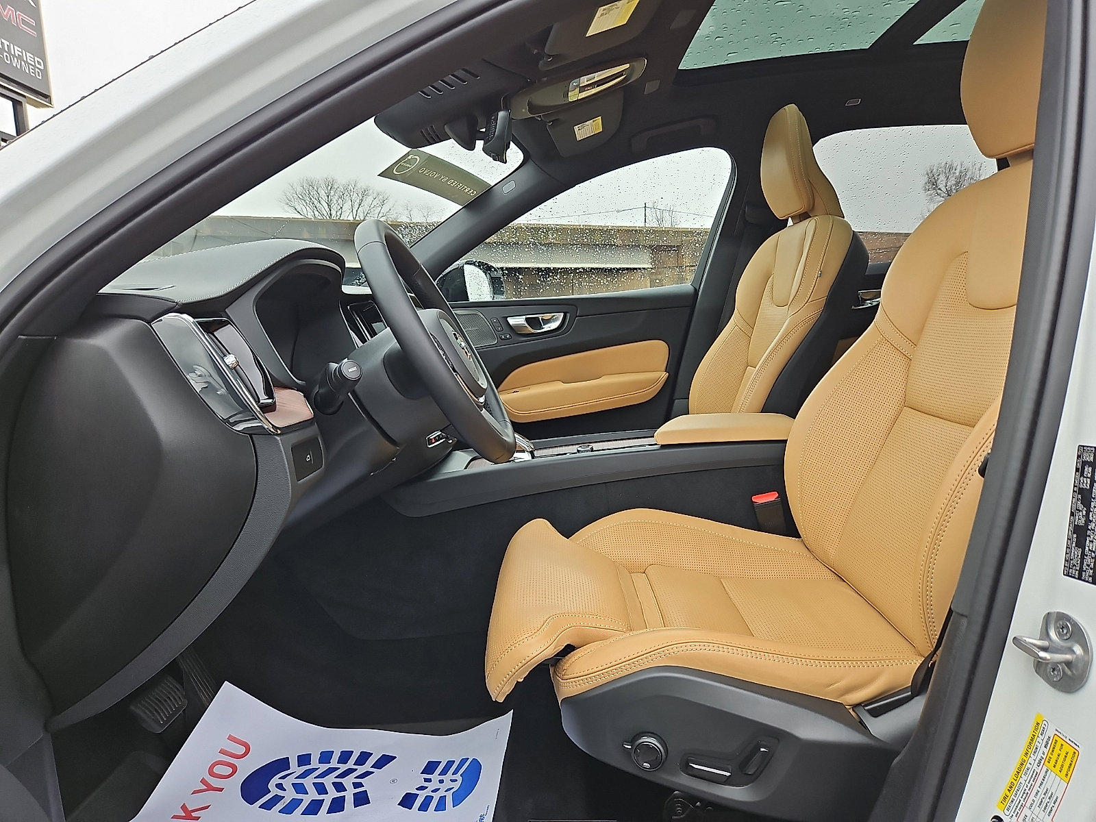 Certified 2024 Volvo XC60 B5 Ultimate w/ Climate Package image 13