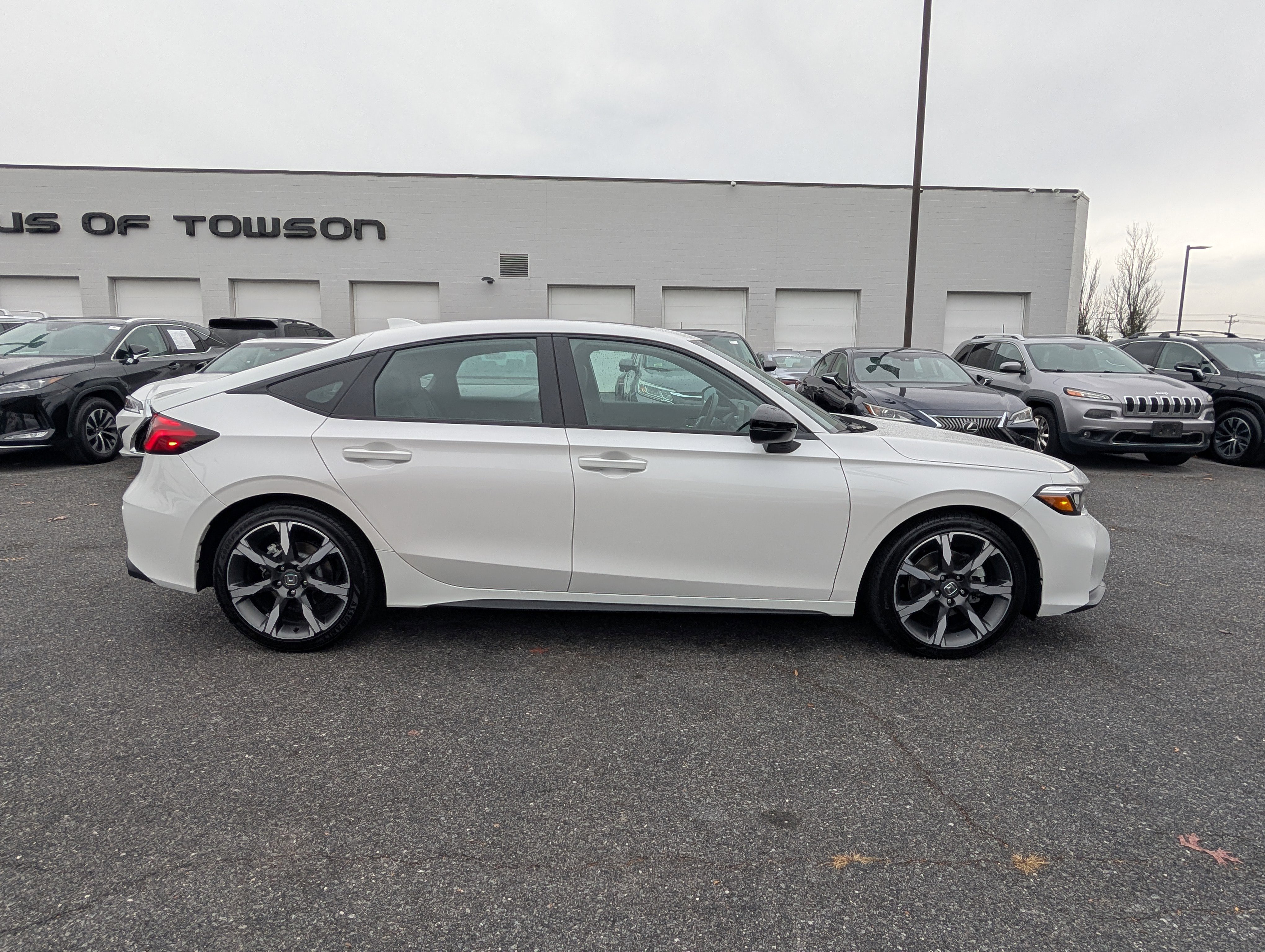 Used 2025 Honda Civic Sport Touring image 2