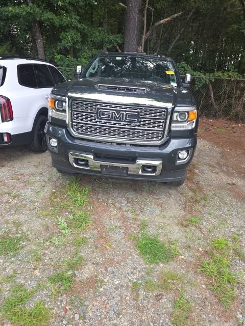 Used 2018 GMC Sierra 2500 Denali w/ Duramax Plus Package AWD/4WD image 2