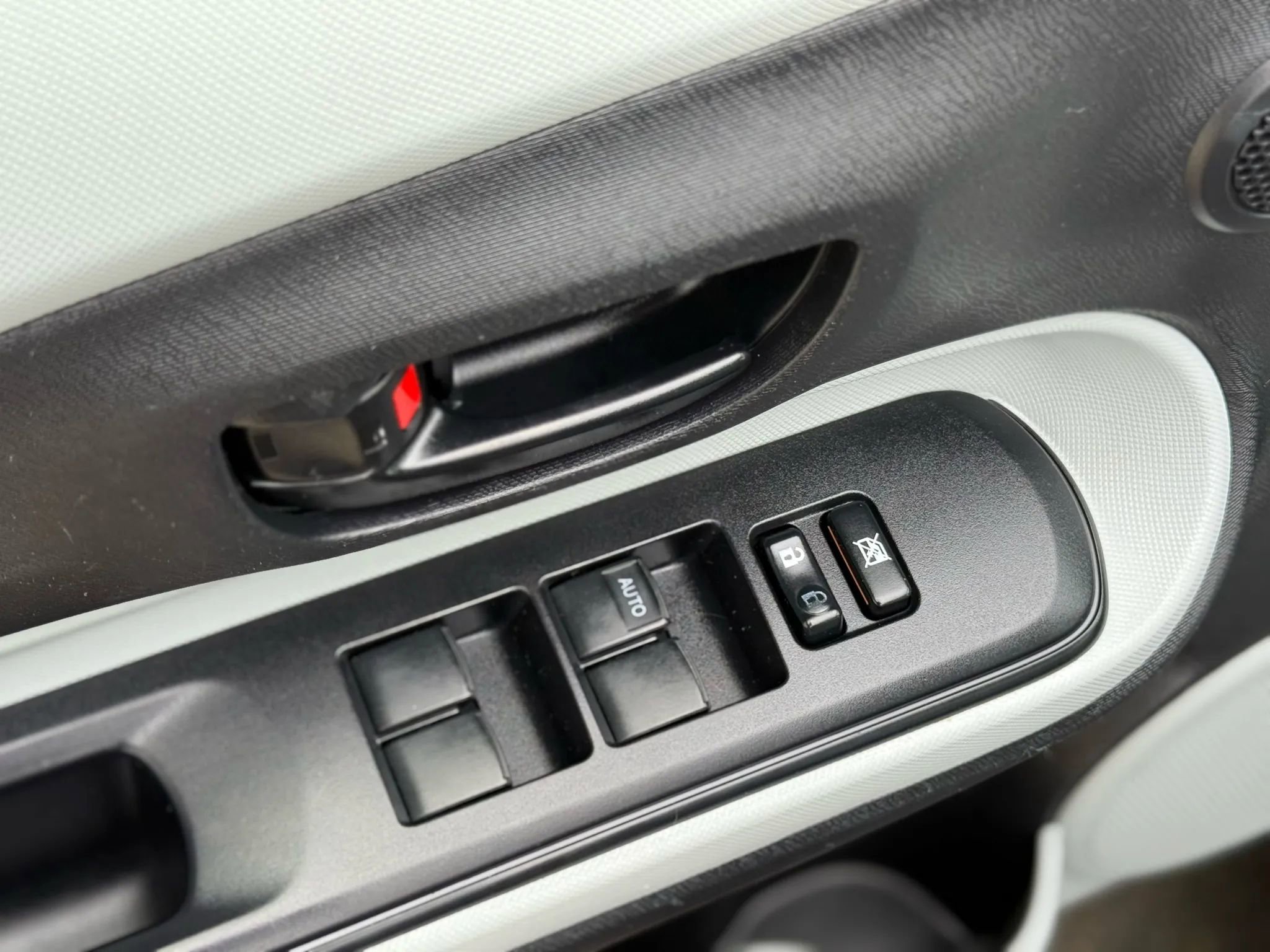 Used 2014 Toyota Prius C One image 15