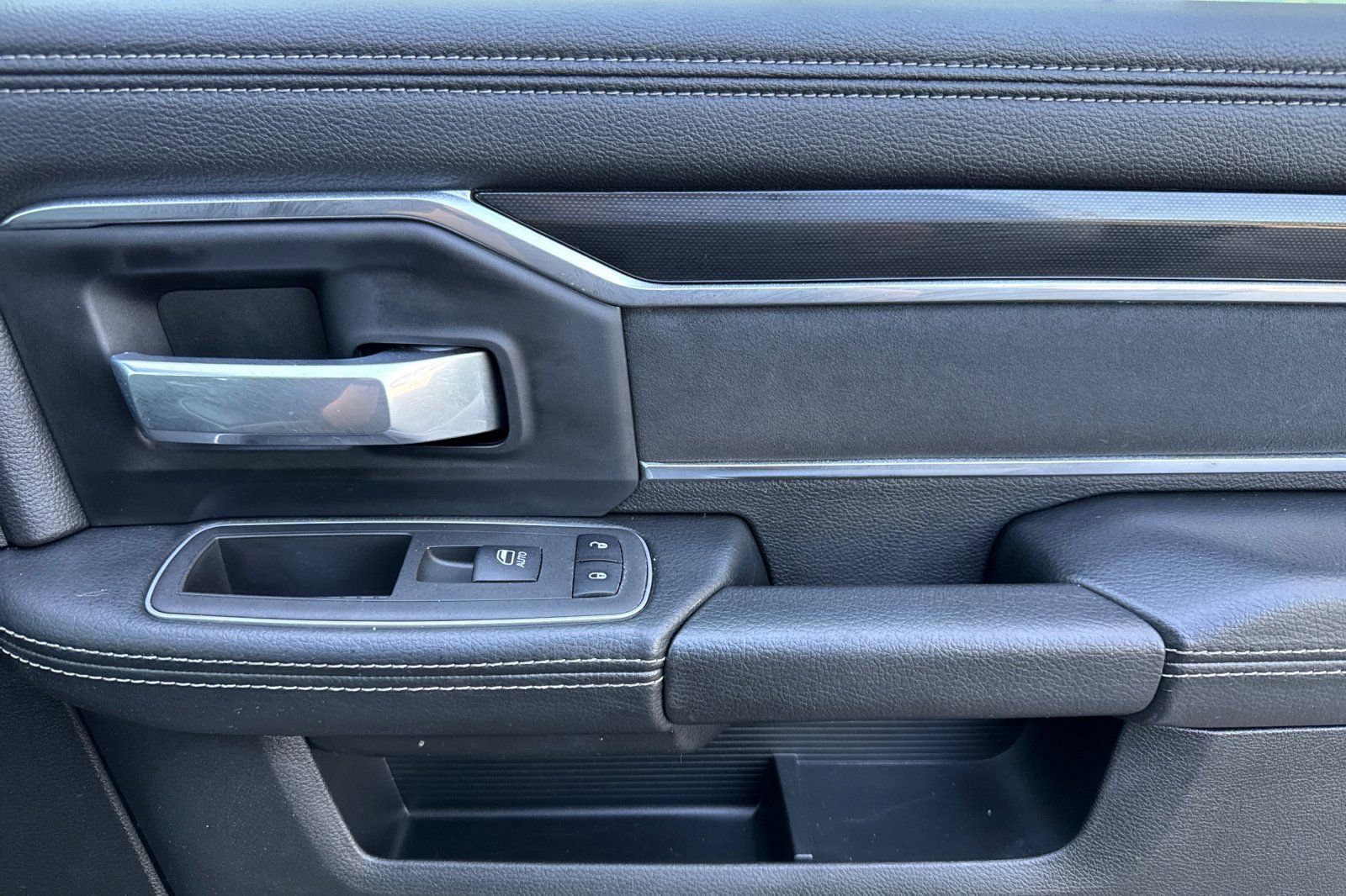 Used 2021 RAM 2500 Laramie w/ Night Edition image 20