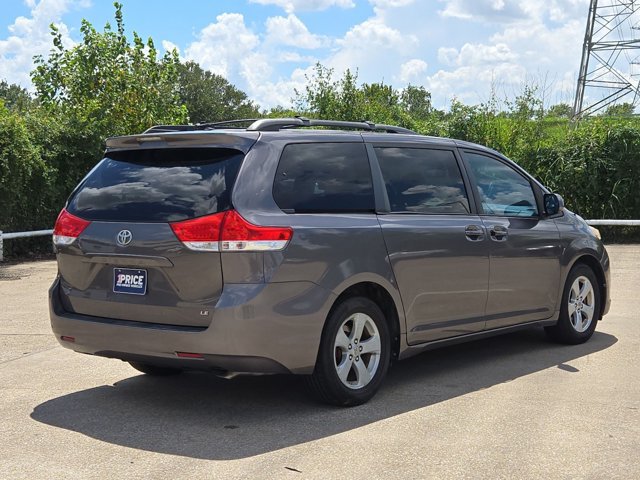 Used 2014 Toyota Sienna LE FWD image 5