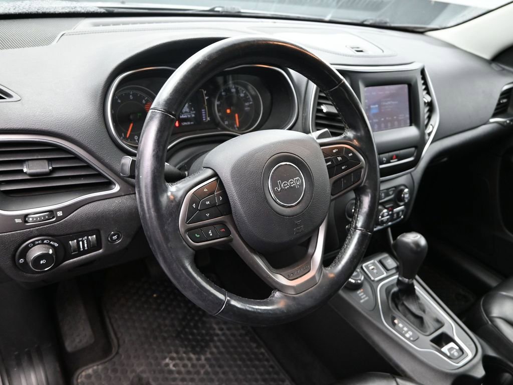 Used 2020 Jeep Cherokee Latitude Plus w/ Comfort/Convenience Group image 17