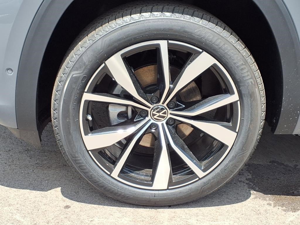 New 2025 Volkswagen Atlas Cross Sport SEL Premium R-Line image 21
