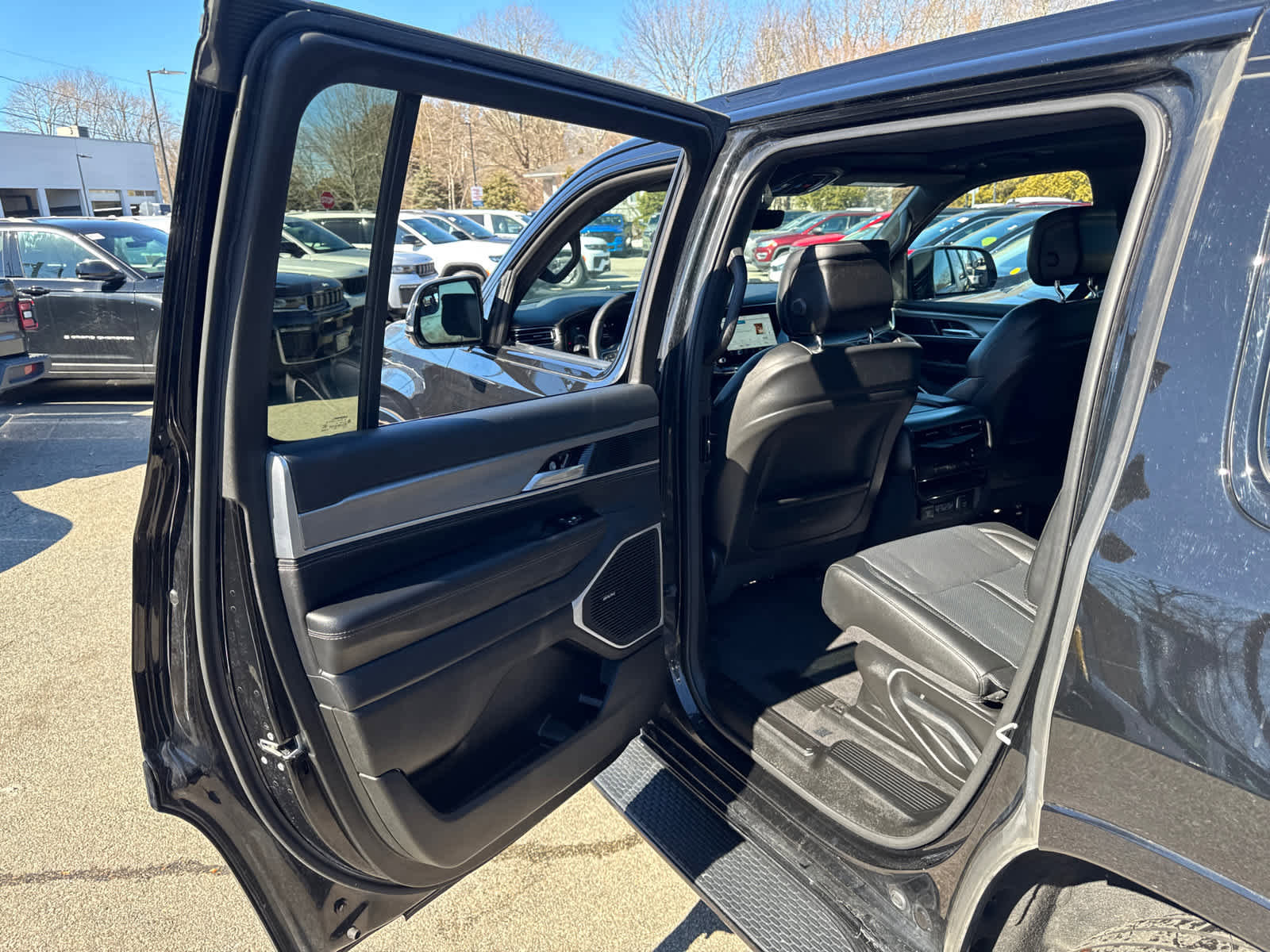 Used 2024 Jeep Wagoneer Series II image 27