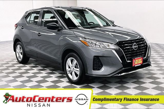 New 2025 Nissan Kicks Play S