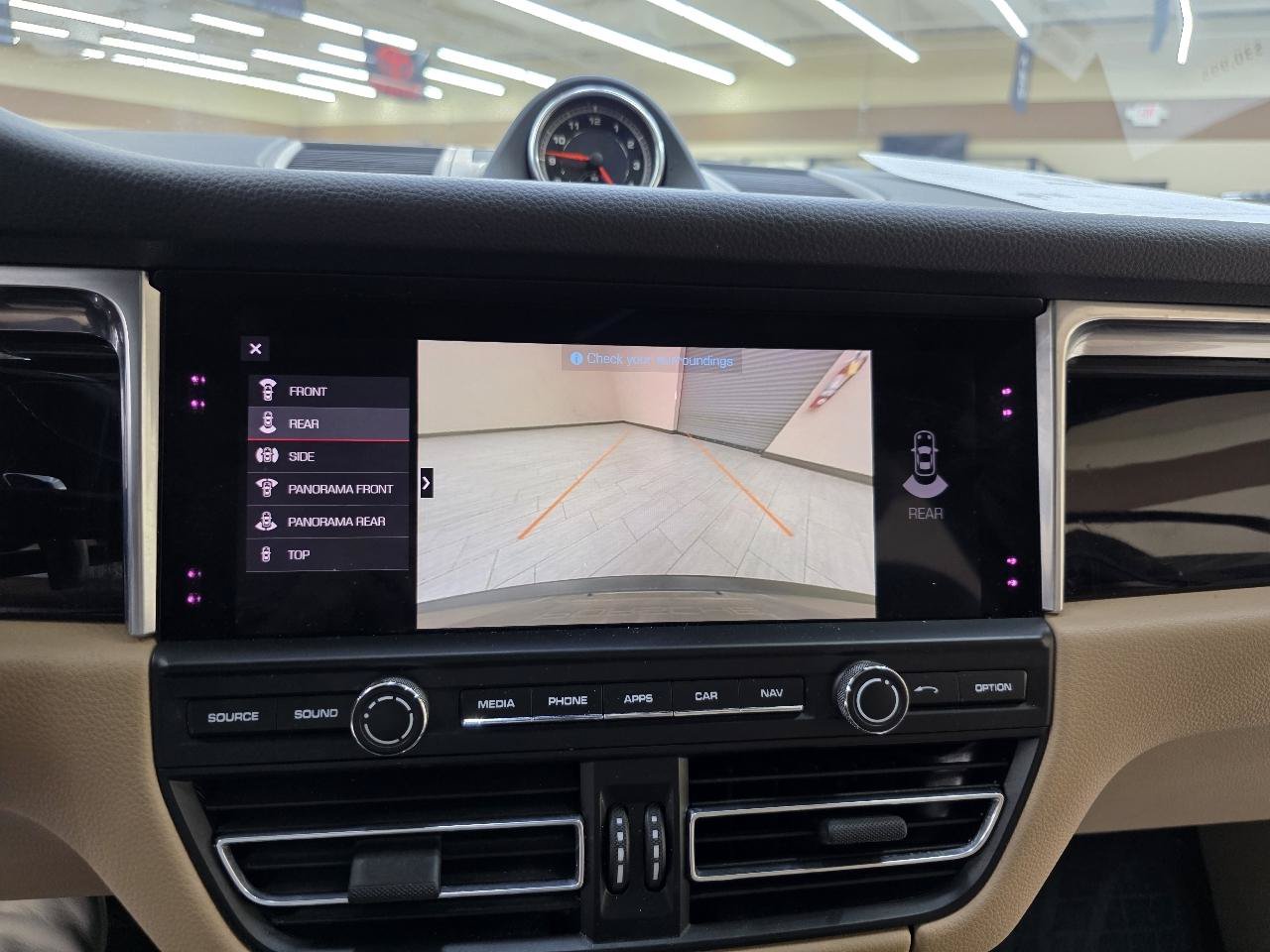 Used 2021 Porsche Macan AWD/4WD image 36