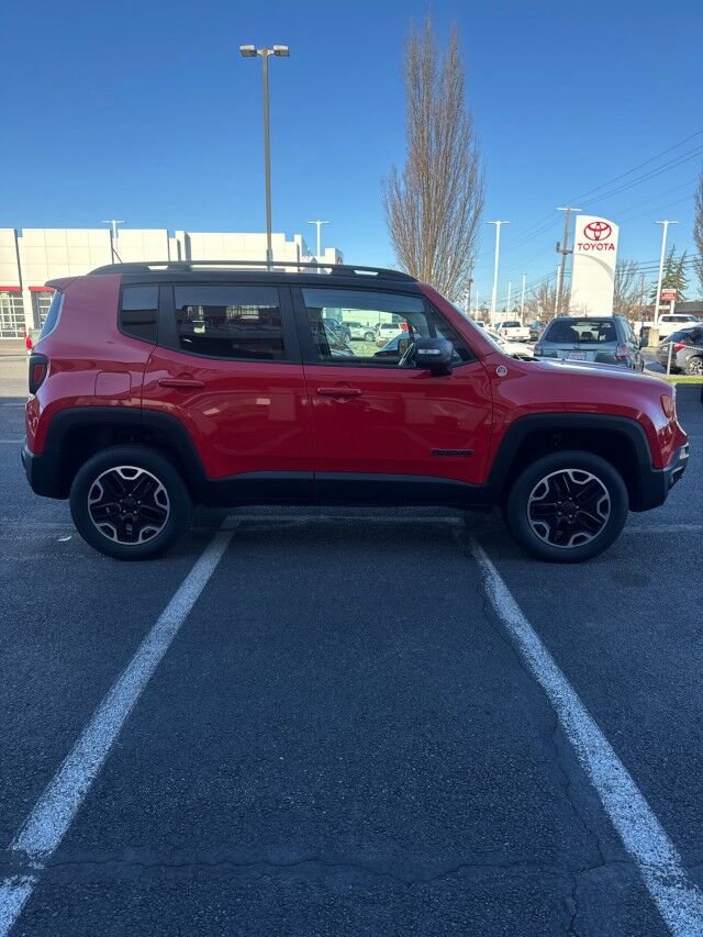 Used 2016 Jeep Renegade Trailhawk AWD/4WD image 5