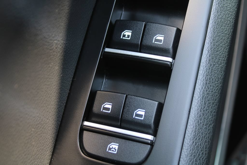Certified 2025 Kia Soul LX w/ LX Technology Package FWD image 19