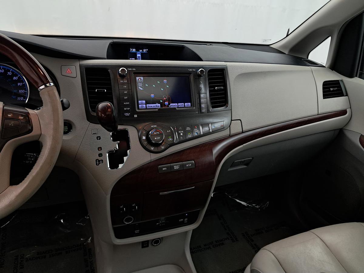 Used 2013 Toyota Sienna Limited w/ Premium Pkg image 16