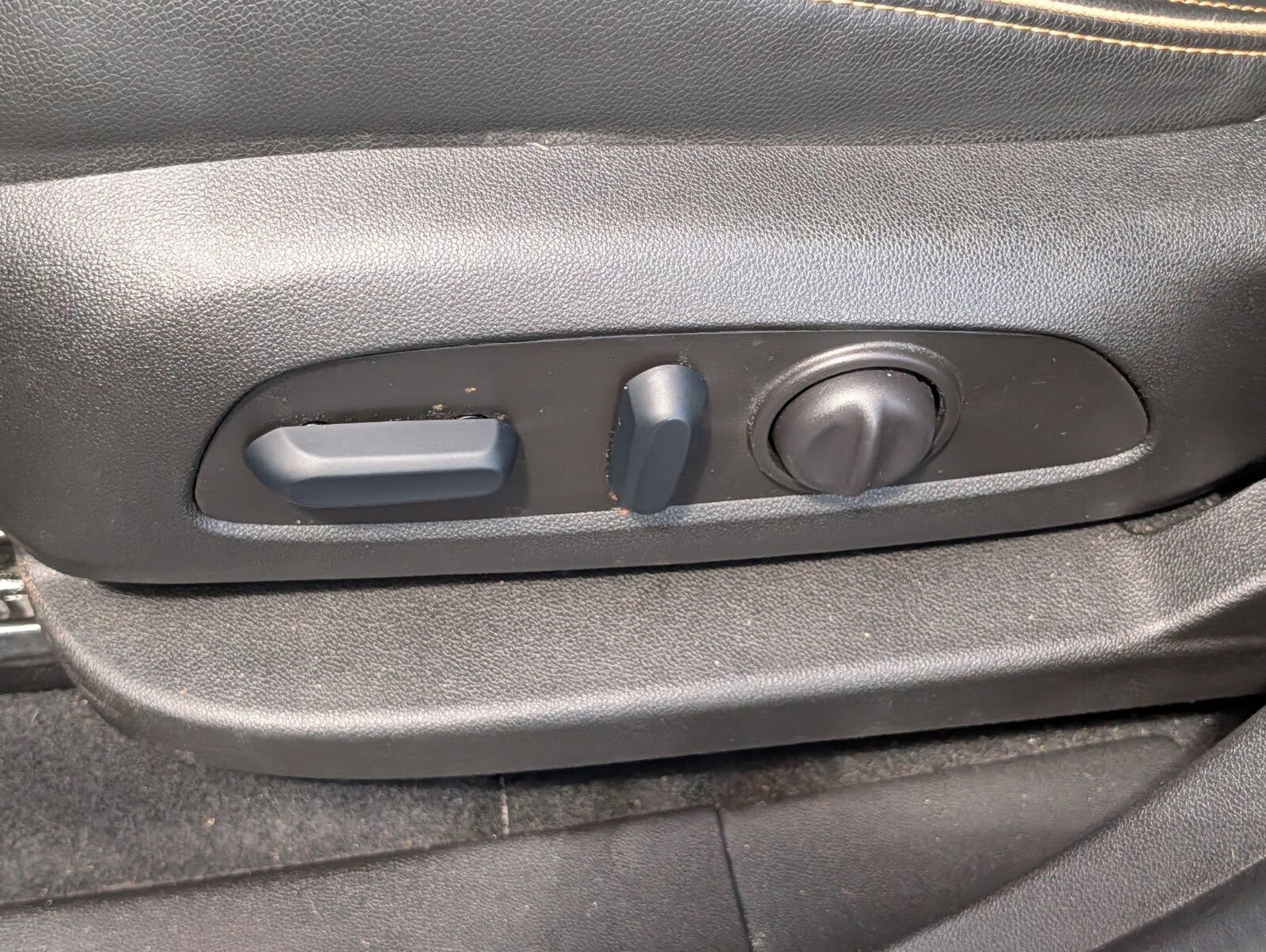Used 2024 GMC Terrain AT4 w/ LPO, Floor Liner Package AWD/4WD image 27