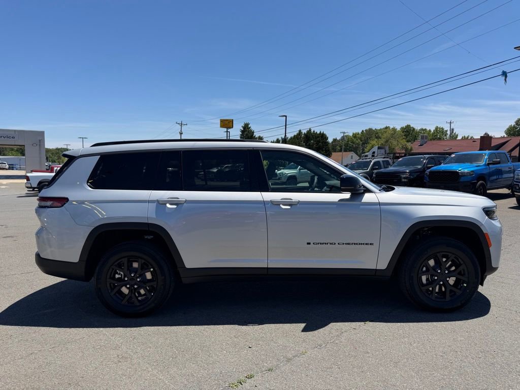 New 2026 Jeep Grand Cherokee L 4WD image 2