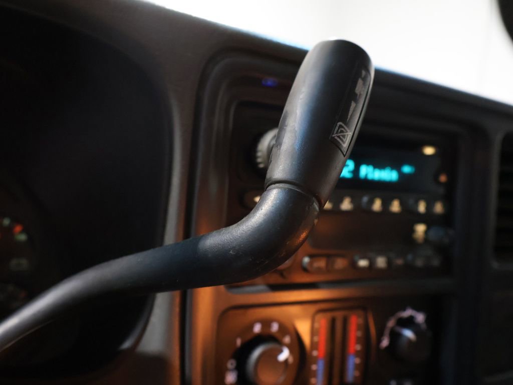 Used 2004 Chevrolet Silverado 3500 4x4 Extended Cab w/ Heavy-Duty Power Package image 30