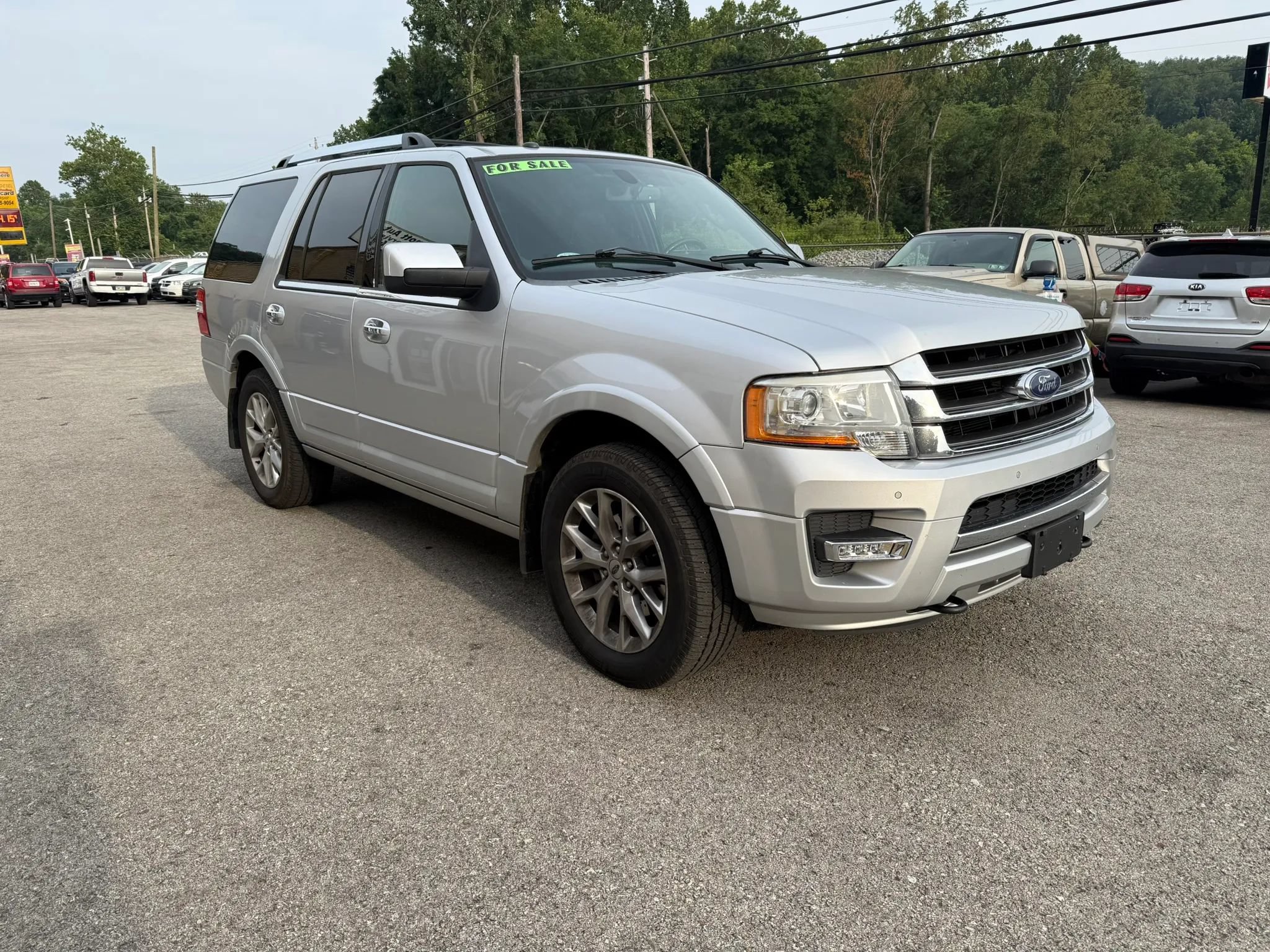Used 2017 Ford Expedition Limited w/ Equipment Group 301A AWD/4WD image 3