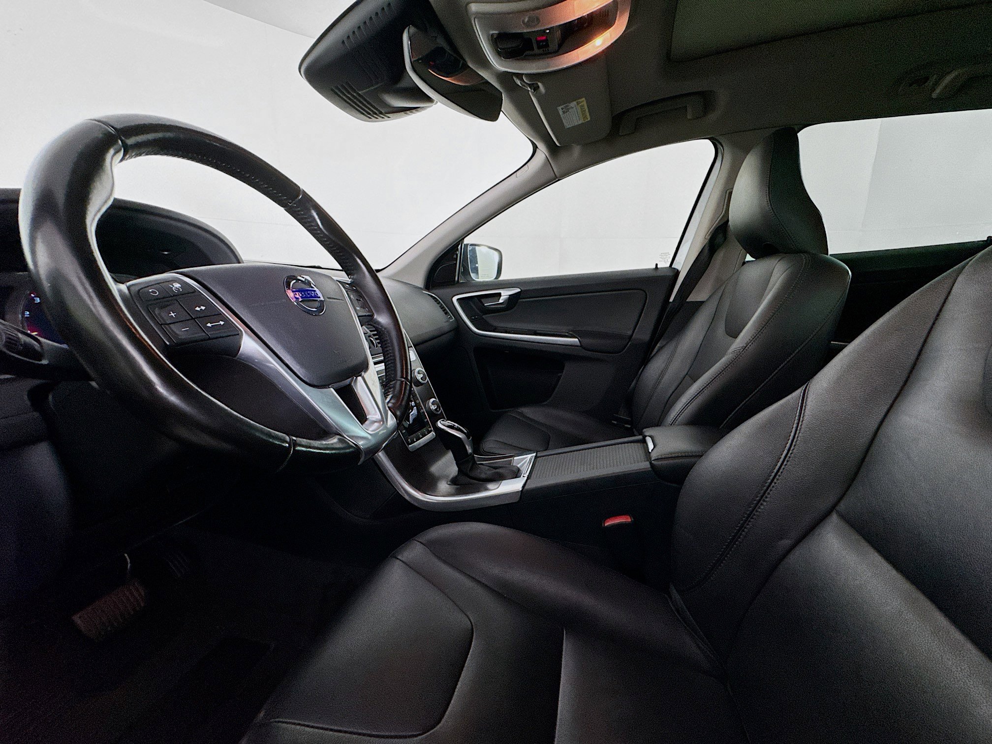 Used 2016 Volvo XC60 T5 Platinum w/ Protection Package image 21