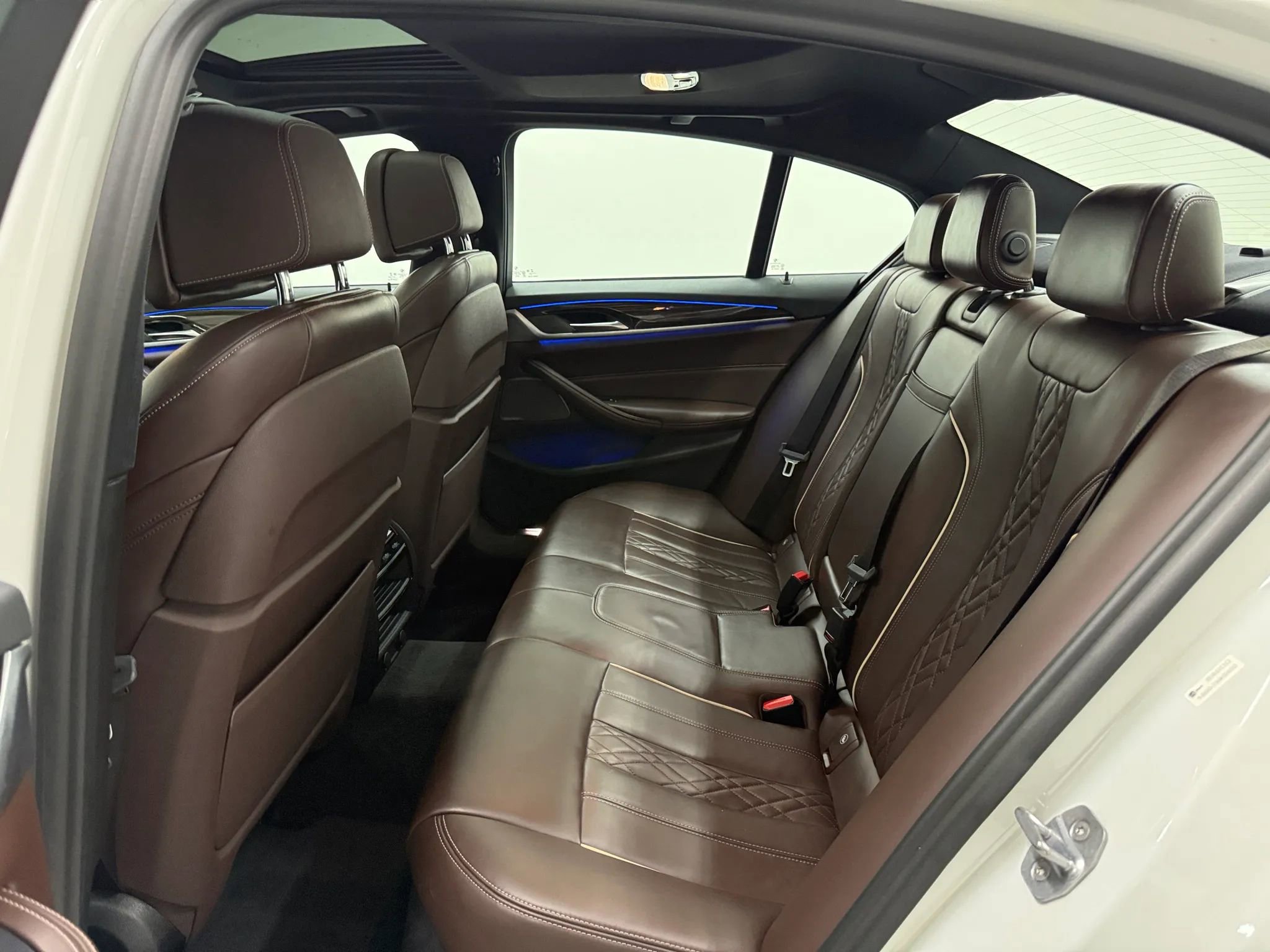 Used 2019 BMW 540i w/ M Sport Package image 16