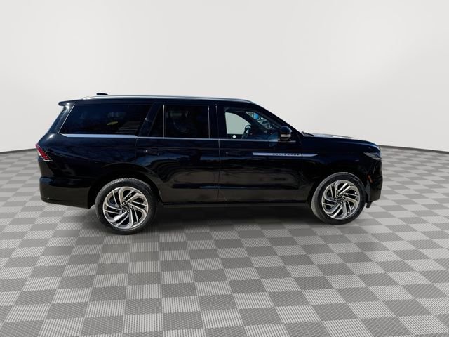 Used 2025 Lincoln Navigator Reserve image 10