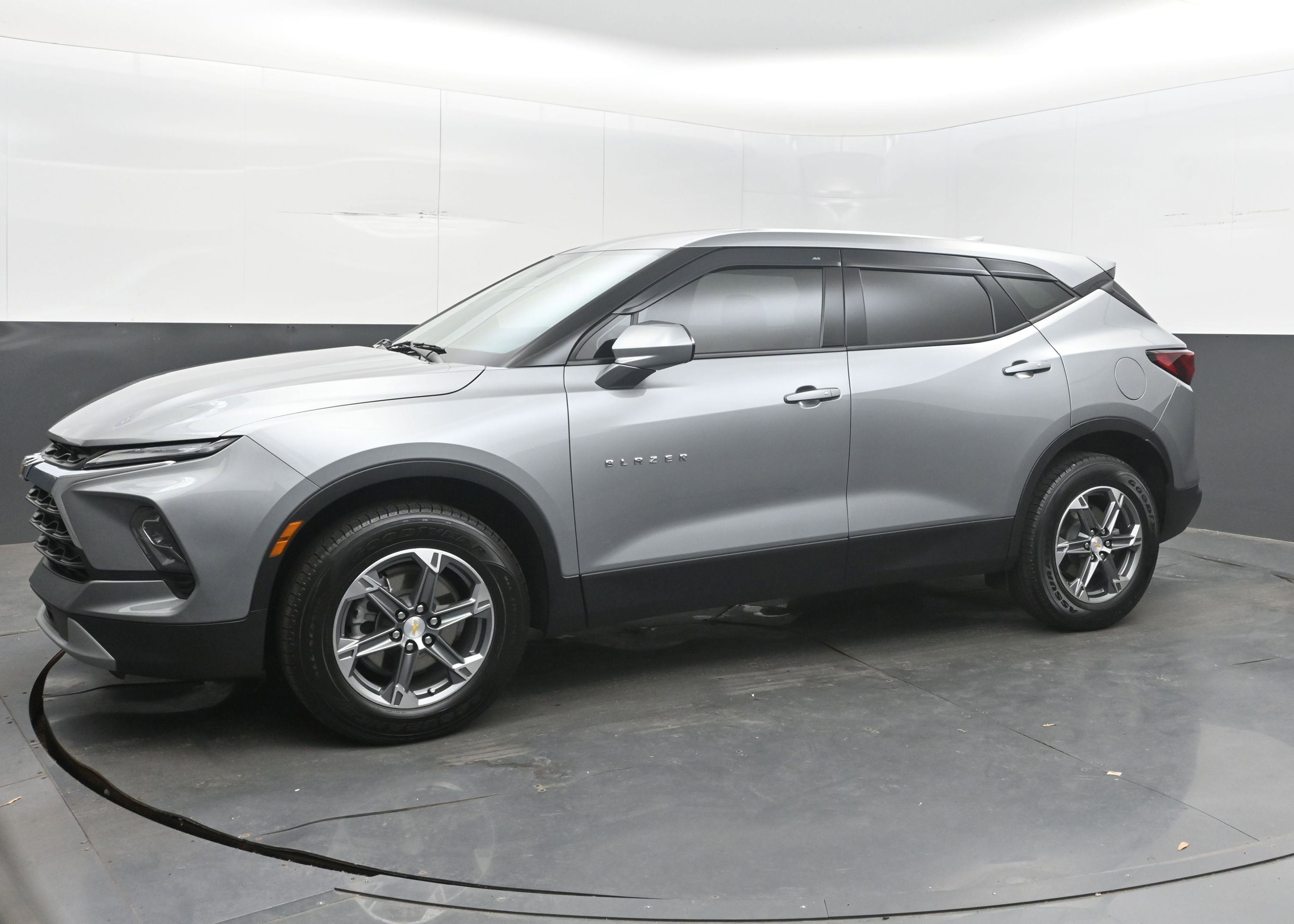Used 2023 Chevrolet Blazer LT FWD image 5