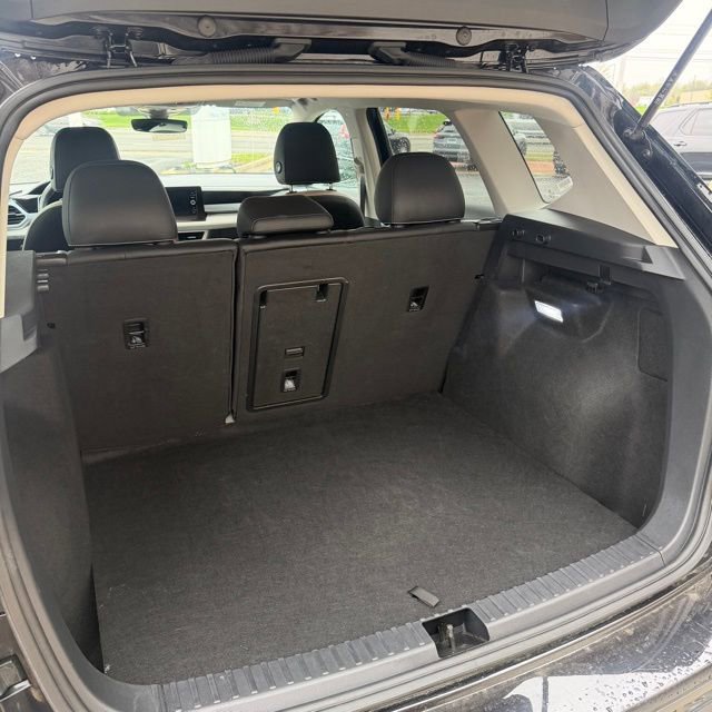 Used 2025 Volkswagen Taos SE AWD/4WD image 13