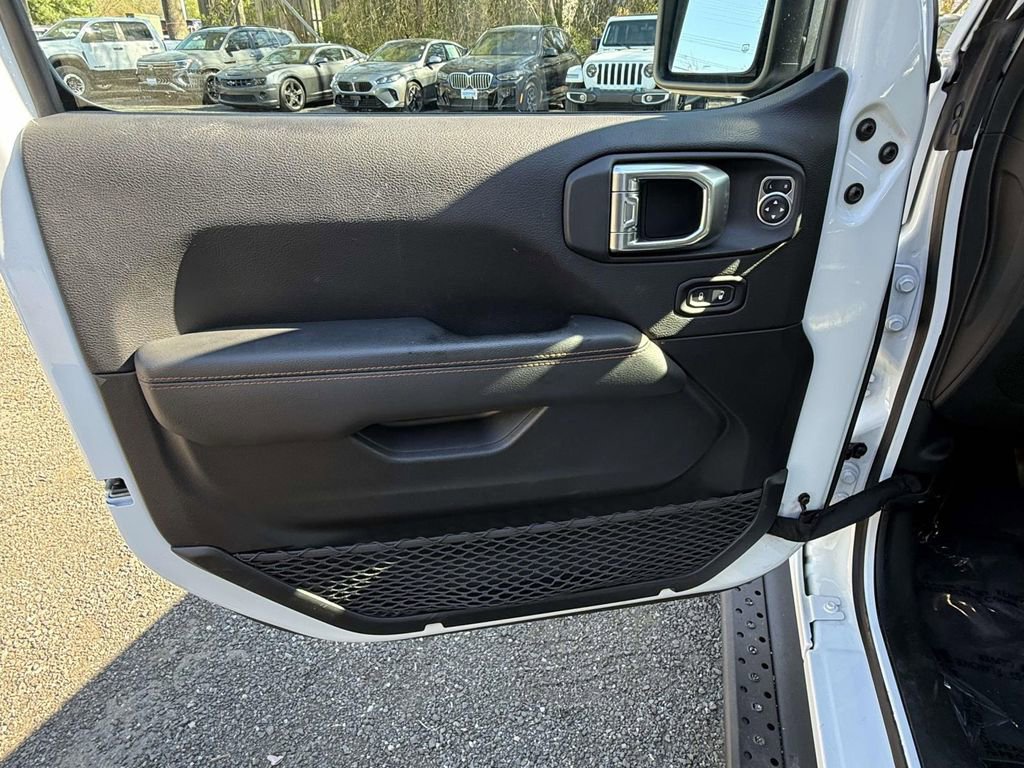 Used 2021 Jeep Gladiator Mojave w/ Cold Weather Group AWD/4WD image 26