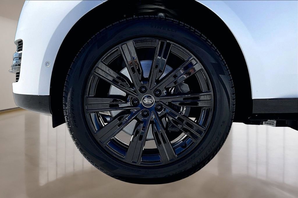 Used 2025 Land Rover Range Rover SE image 33