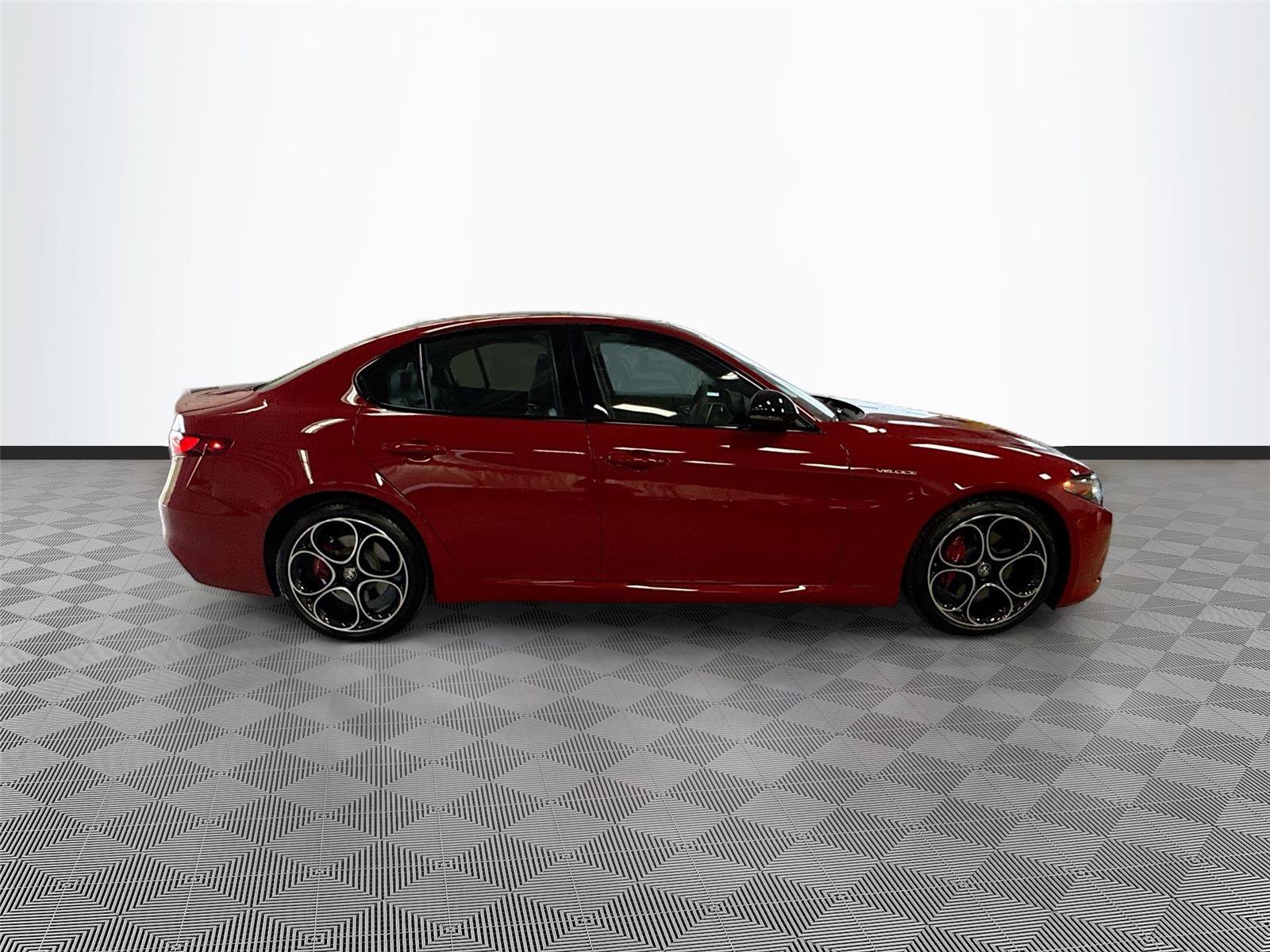 Used 2023 Alfa Romeo Giulia Veloce RWD image 8