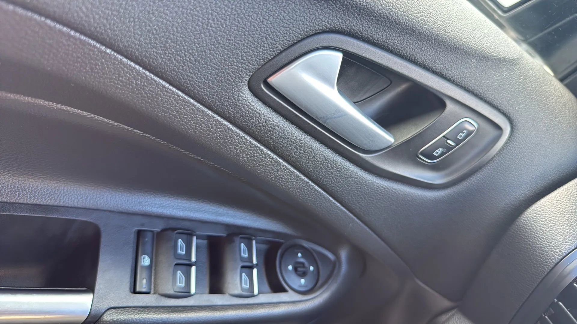 Used 2017 Ford C-MAX Energi SE image 22