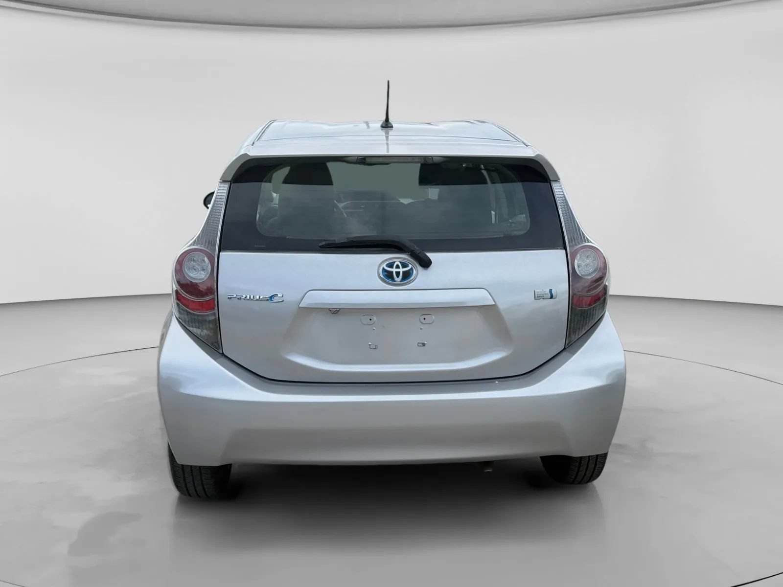 Used 2013 Toyota Prius C FWD image 4