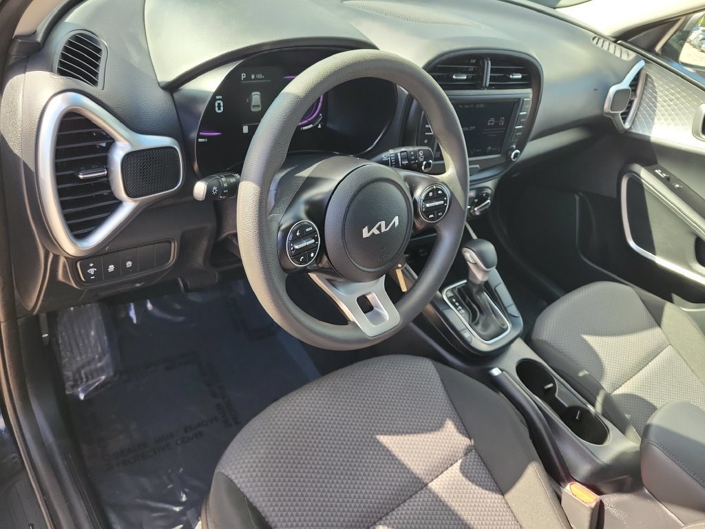 Certified 2025 Kia Soul LX FWD image 7