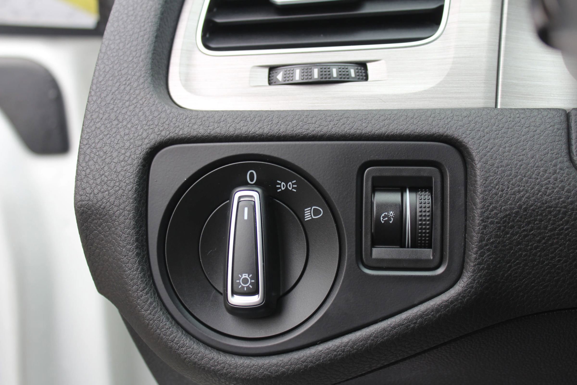 Used 2017 Volkswagen Golf Wolfsburg Edition image 25